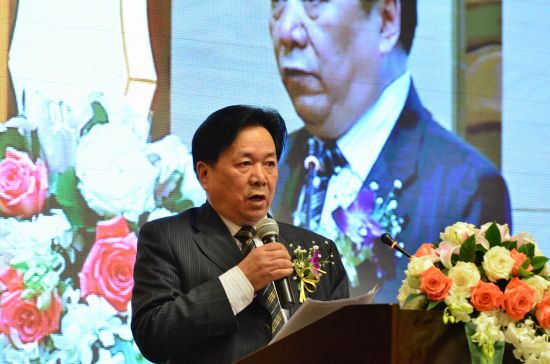《決戰前夜》總制片人包英九在新聞發布會上致辭 《決戰前夜》總制片人包英九在新聞發布會上致辭