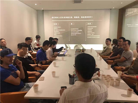 于強(qiáng)(于強(qiáng)室內(nèi)設(shè)計師事務(wù)所總經(jīng)理、設(shè)計總監(jiān))進(jìn)行干貨分享