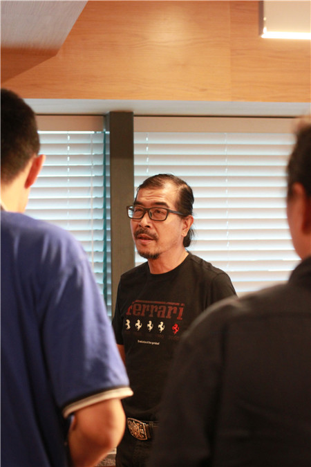 設(shè)計師邱春瑞與設(shè)計游學(xué)團(tuán)交流