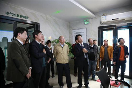 鑒定委員會專家組巡視蒙娜麗莎煙氣治理在線監控室