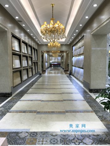 產品展示區域，品類齊全，產品完美陳列組合設計，統一規范、更加直觀，讓消費者一目了然就可以輕松選購。